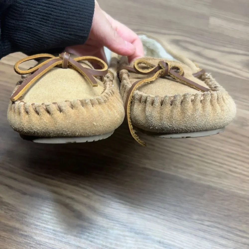 Minnetonka‎ Women’s Suede Pile Moccasins Slipper Shoes Tan Size 7M